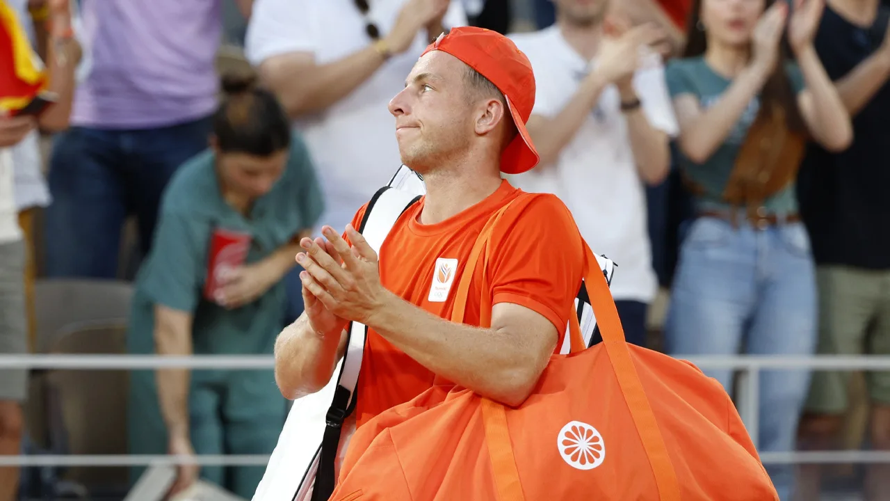 Griekspoor kan topfavoriet Alcaraz één set bijhouden in Parijs