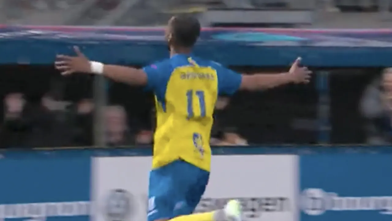 VIDEOGOAL: PSV op achterstand door hak-goal Cambuur