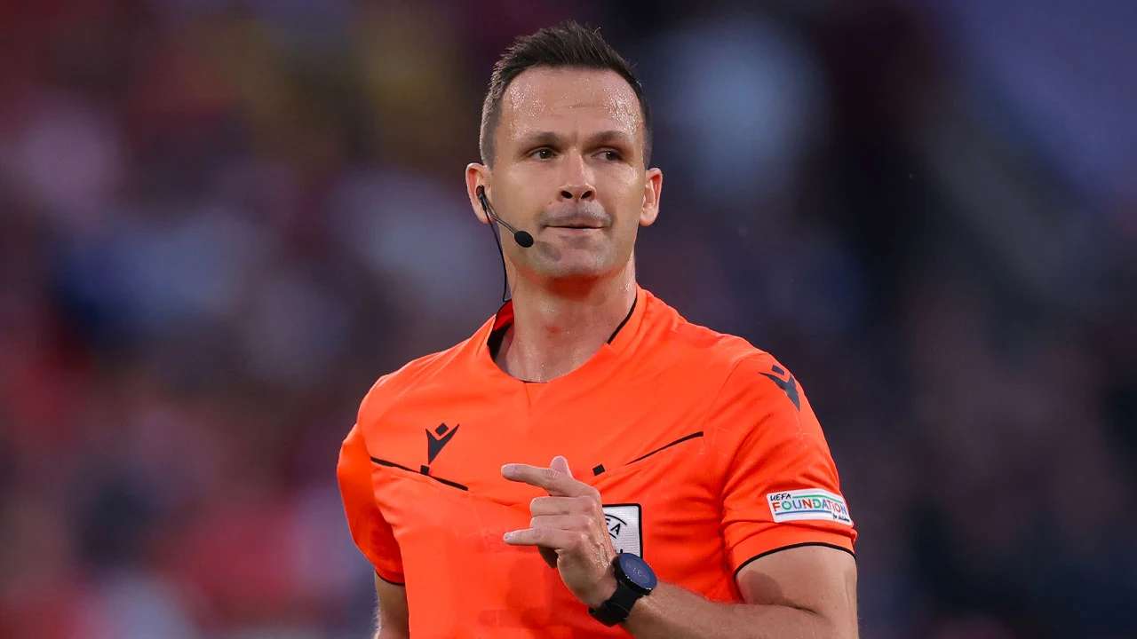 Slowaakse scheidsrechter Kruzliak leidt laatste groepswedstrijd Nederland op EK