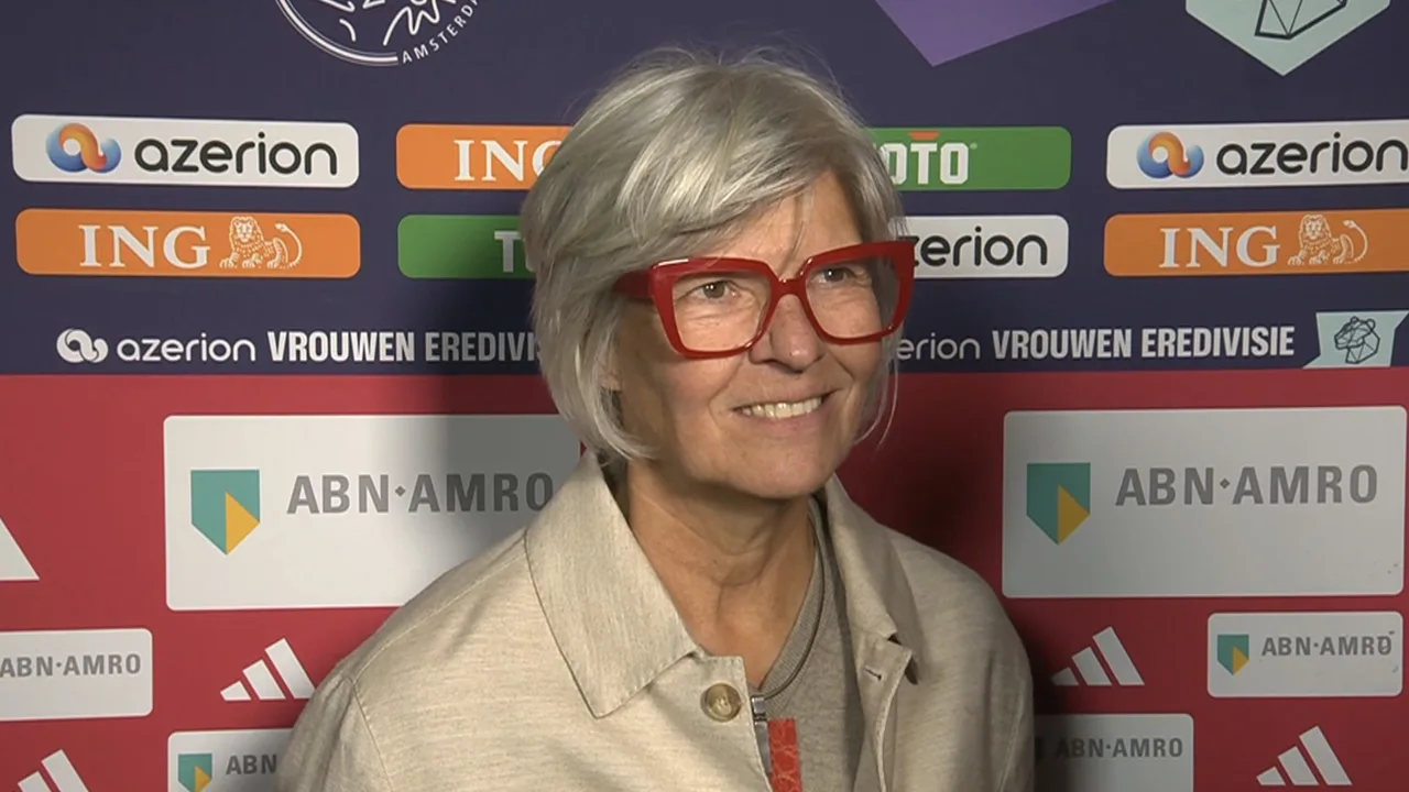 Video: Ajax-trainster doet opvallende uitspraak: 'Zat vroeger altijd in De Kuip'