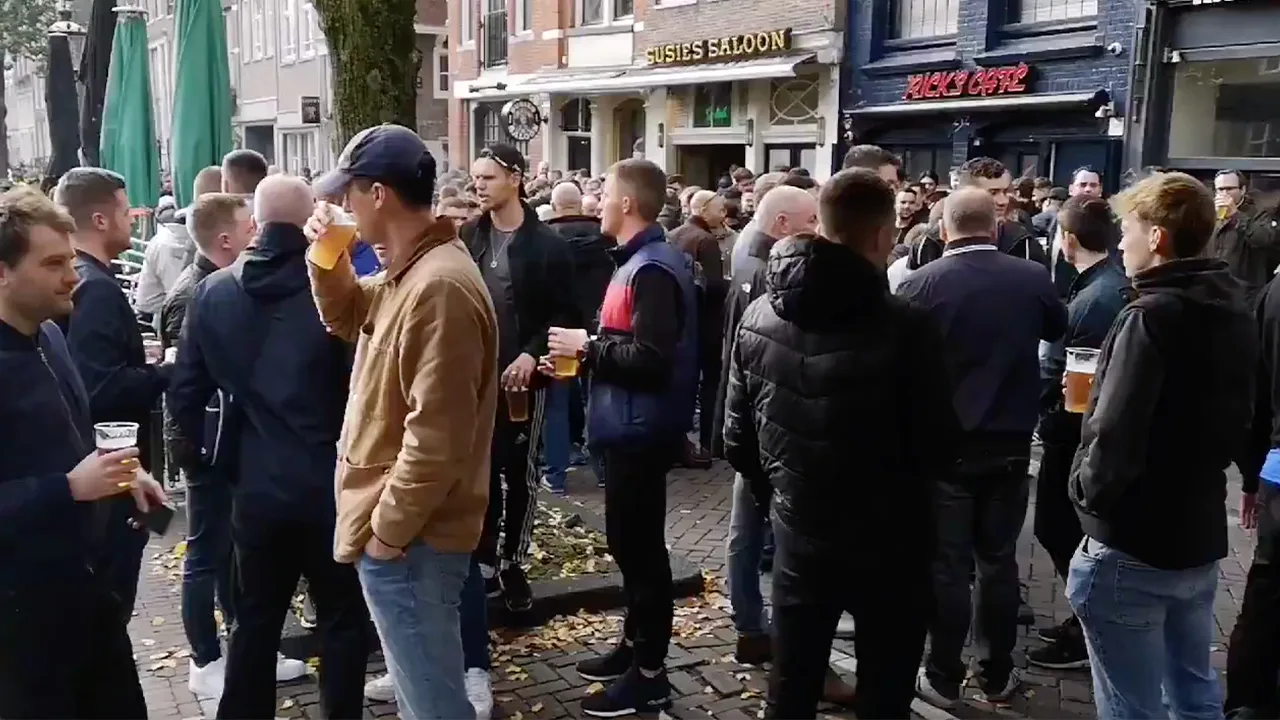 Chelsea-fans negeren alcoholverbod in Amsterdam