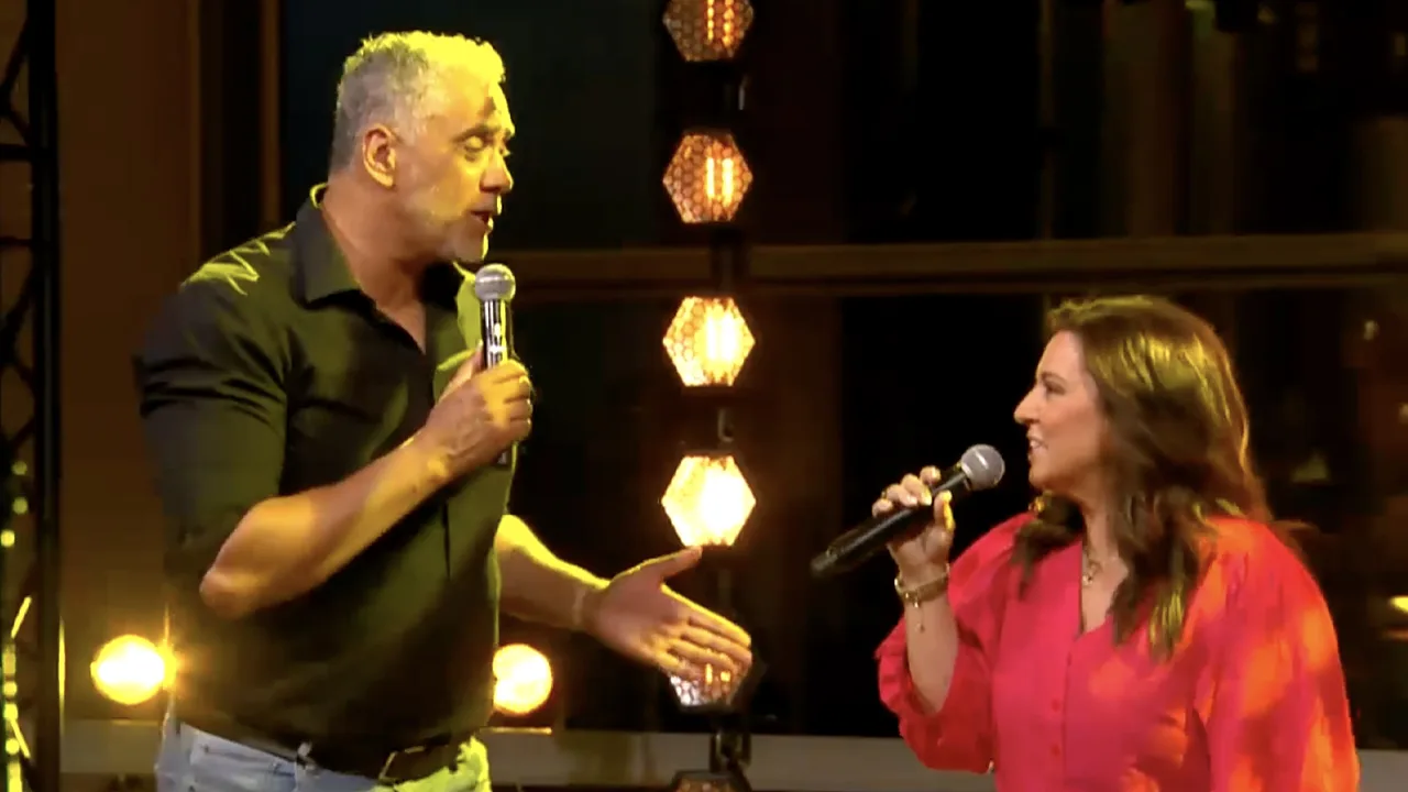 Maxine en Franklin Brown zingen single 'Weekendje in Parijs' in reclamebreak van De Oranjezomer!