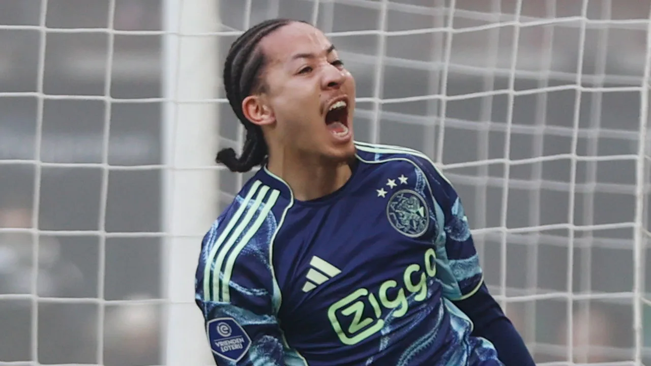 Ajax voorkomt nederlaag bij AZ met late gelijkmaker