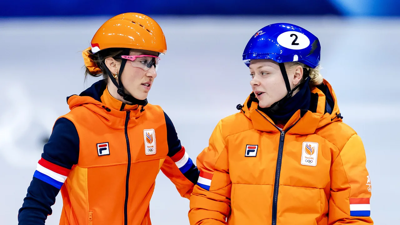 Suzanne Schulting en Xandra Velzeboer treffen elkaar in kwartfinale van olympische 1500 meter