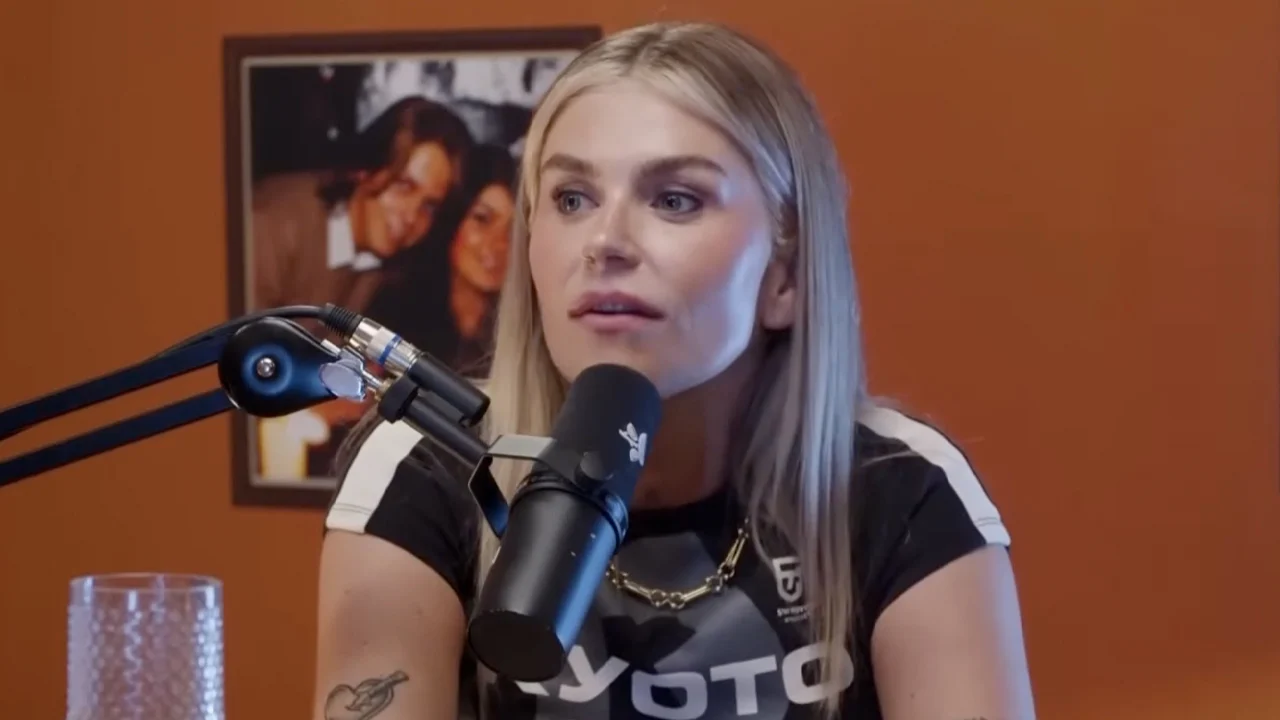 Bandleden niet blij met borstverkleining Roxeanne Hazes: 'Je gaat niet je tieten eraf halen?!'