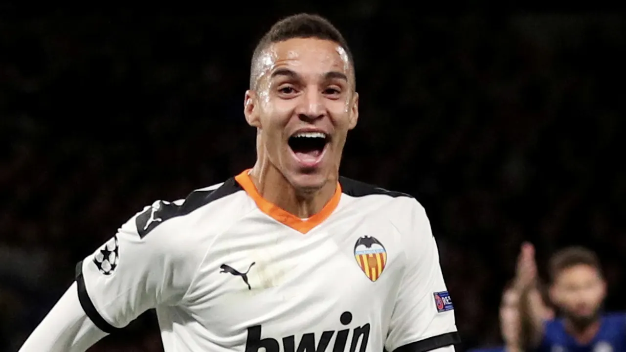 Leeds United neemt aanvaller Rodrigo over van Valencia