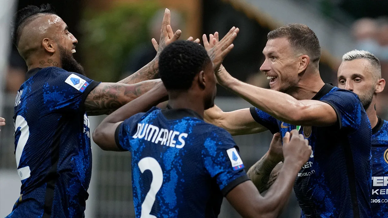 Dumfries debuteert bij swingend Inter tegen Genoa