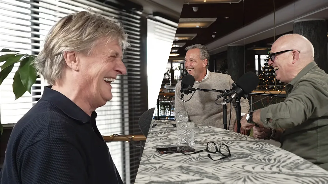 Video: Wim Kieft en René van der Gijp lachen om Valentijn Driessen: 'Dat is zo afgezaagd!'