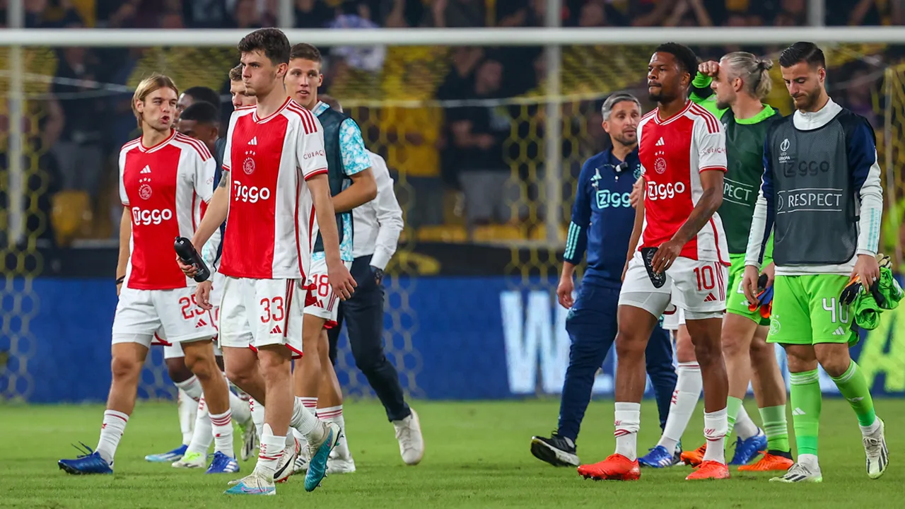 ‘Er zijn eigenlijk maar één of twee spelers die bij Ajax kunnen blijven, de rest moet weg’