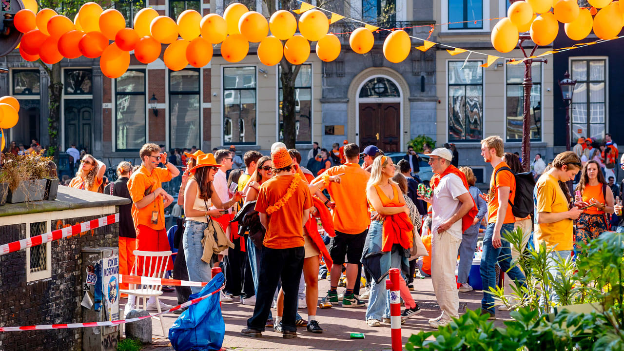 Rechtbank legt 18 maanden cel op voor verkrachting op Koningsdag in Amsterdam 