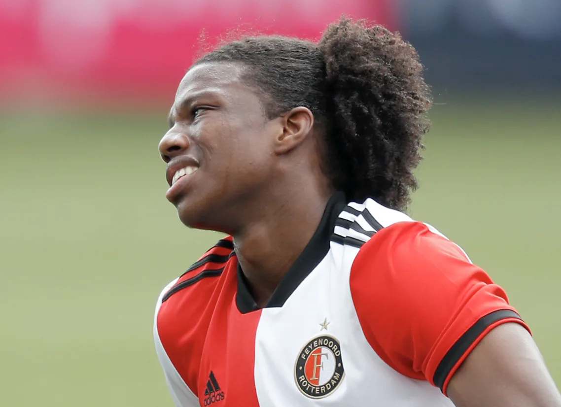 Malacia in tranen na treffer: ‘Deze was voor mijn opa'