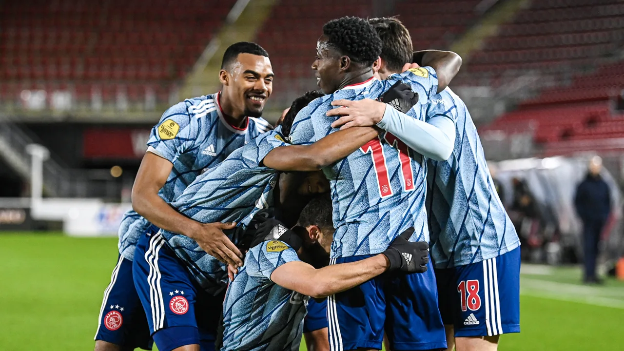 Ajax plaatst zich ten koste van AZ voor kwartfinale beker