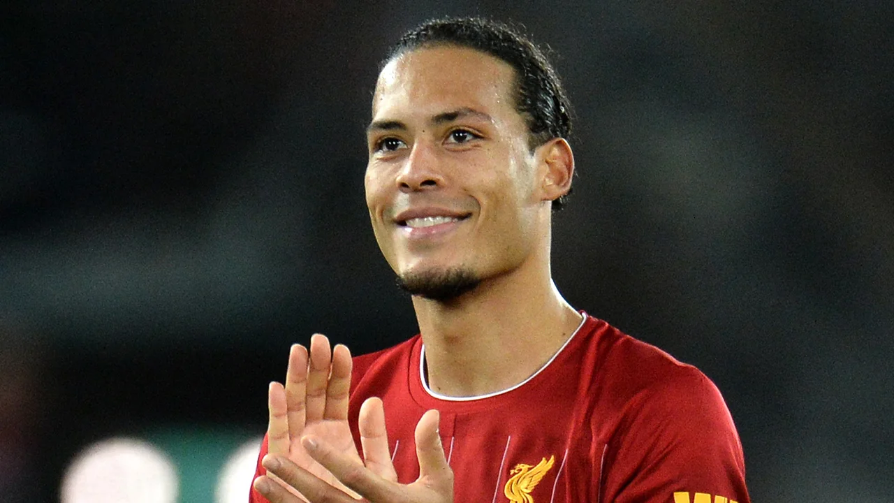 The Sun: 'Juve wil Van Dijk komende zomer voor 178 miljoen naar Italië halen'