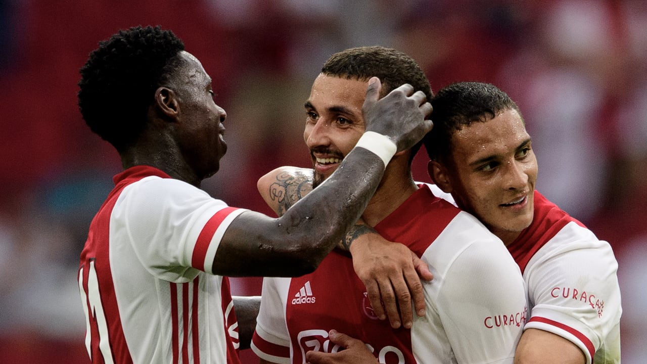 Ajax verslaat FC Utrecht met ruime cijfers in oefenduel