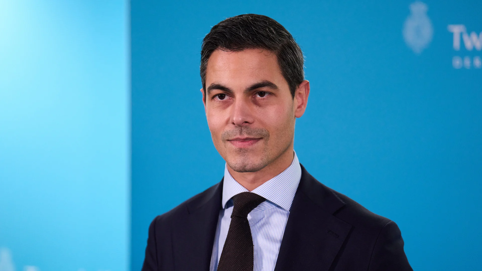 Advies aan nieuw kabinet: loon politici moet met 18 procent omhoog