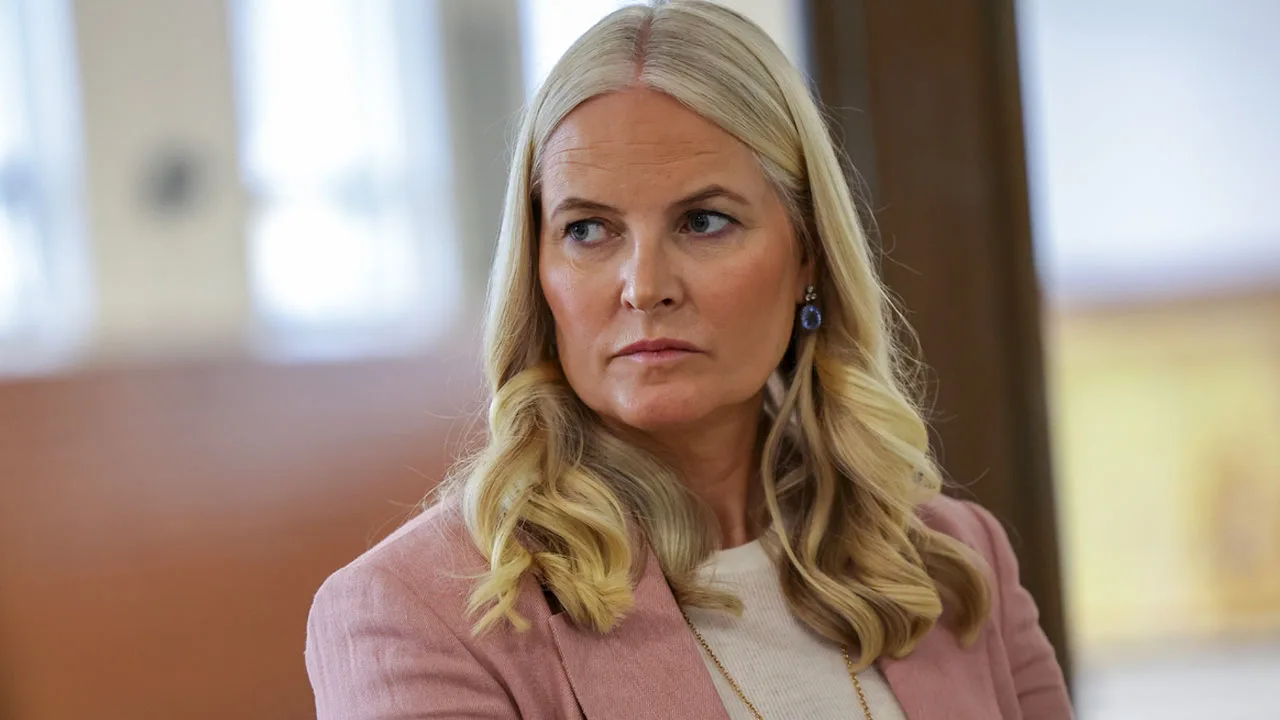 Noorse kroonprinses Mette-Marit zegt dat zij 'gemanipuleerd en bedrogen' is door Jeffrey Epstein
