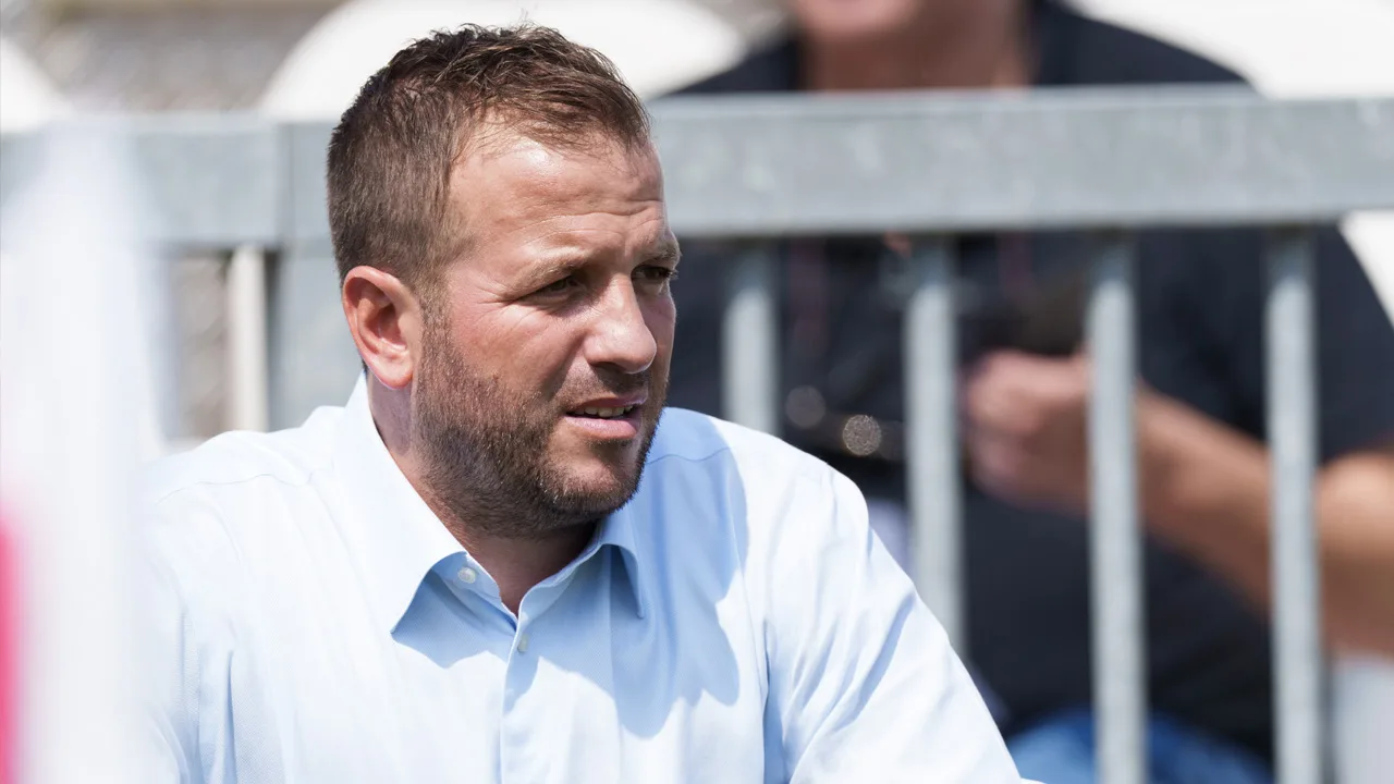 Van der Vaart richt zich tot publiek: ‘Ik wil nog even wat zeggen’