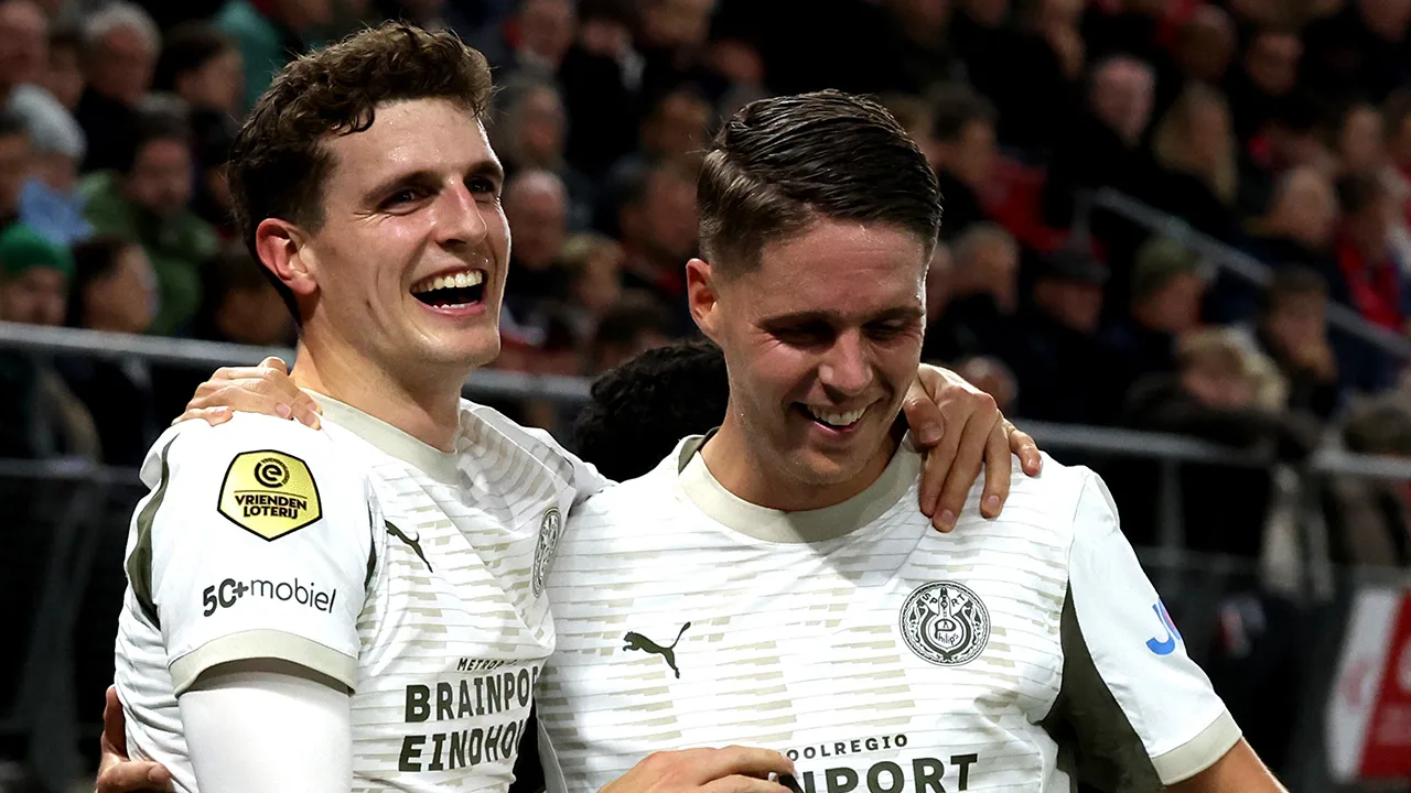 Oppermachtig PSV boekt overtuigende overwinning op AZ