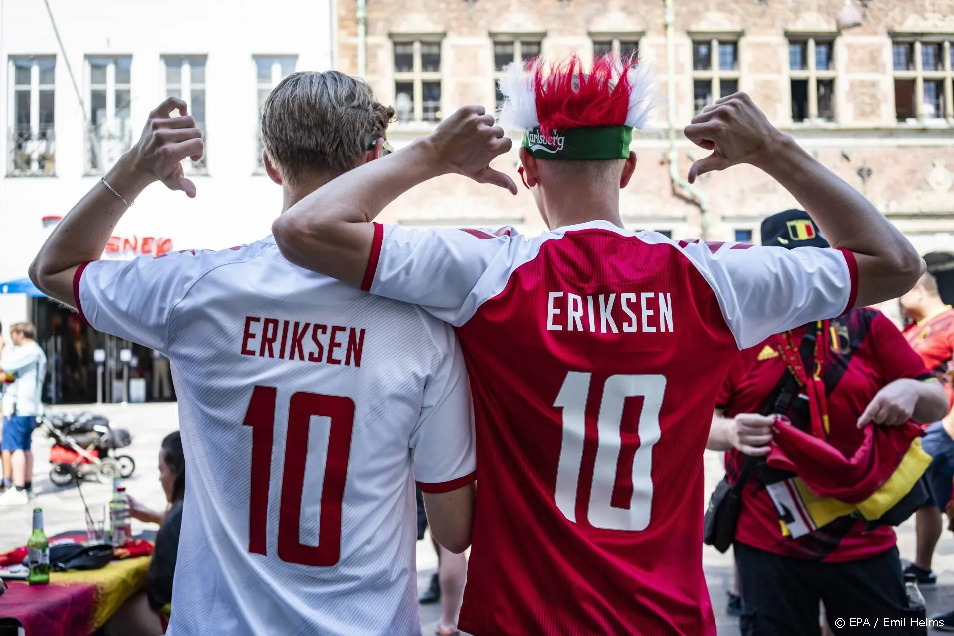 Herstellende Eriksen deelde mee in feestvreugde Denen