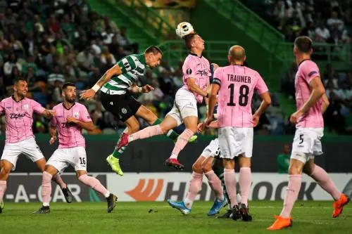 Sporting wint in groep PSV nipt van LASK Linz