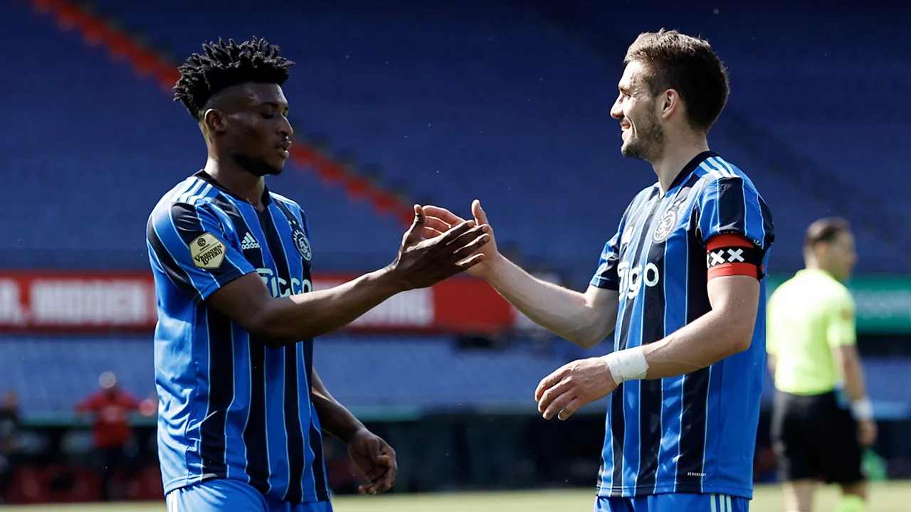 Ajax boekt in De Kuip simpele zege op Feyenoord