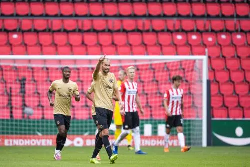 PSV verliest in eigen stadion van Eintracht Frankfurt