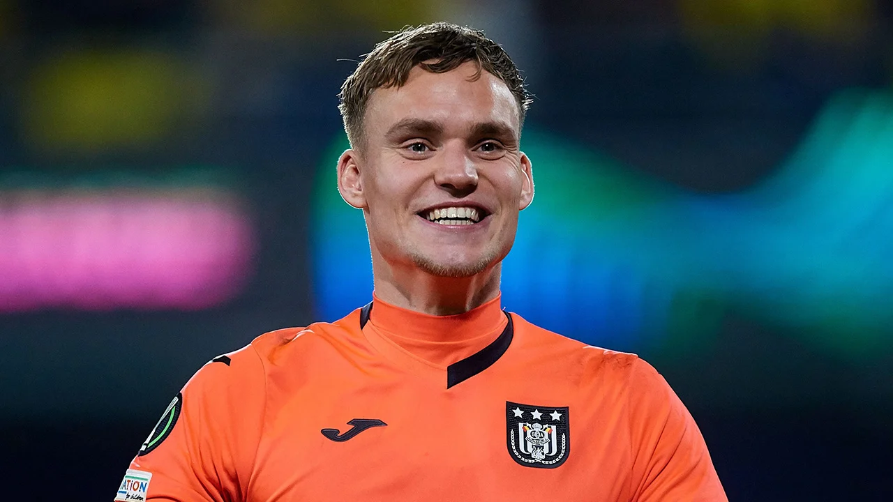 Transferrecord: Bart Verbruggen tekent vijfjarig contract bij Brighton & Hove Albion