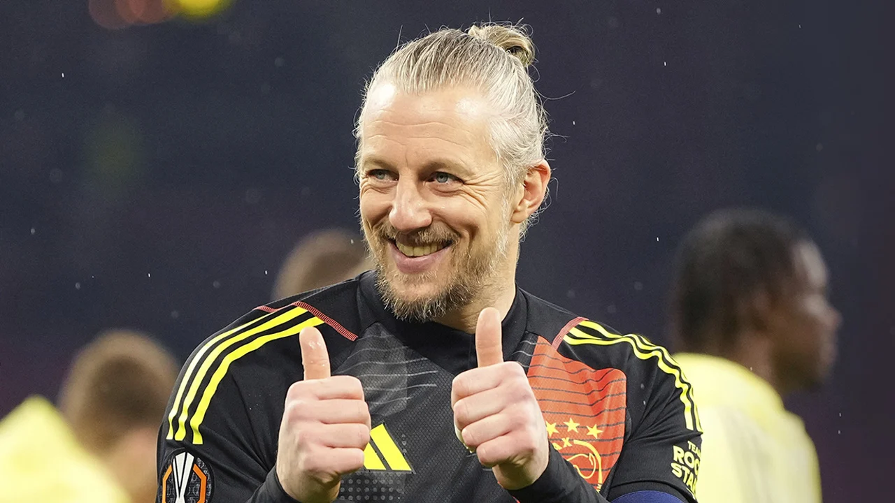 'Remko Pasveer (41) verlengt zijn contract bij Ajax'