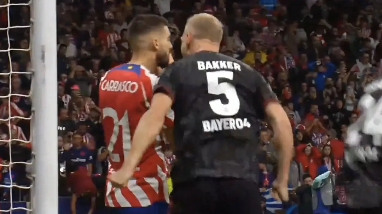 Video: Bakker laat zich he-le-maal gaan na gemiste strafschop van Carrasco