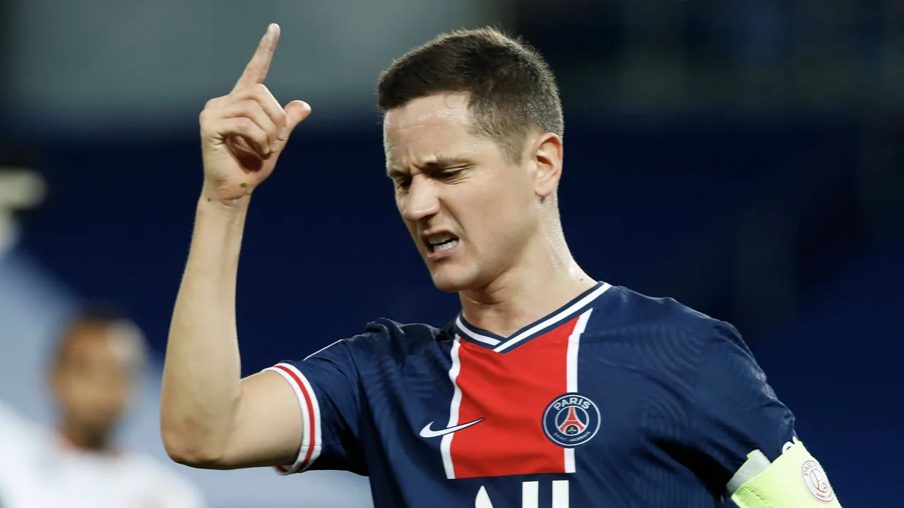 Herrera spreekt zich uit tegen Super League: 'Rijken stelen van het volk'