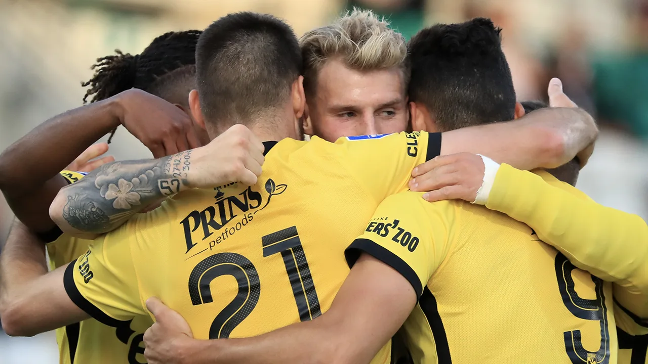 Vitesse bereikt play-offs Conference league na lastig duel tegen Dundalk