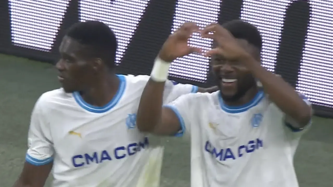 VIDEOGOAL: Olympique Marseille - Ajax 2-1 (Mbemba)