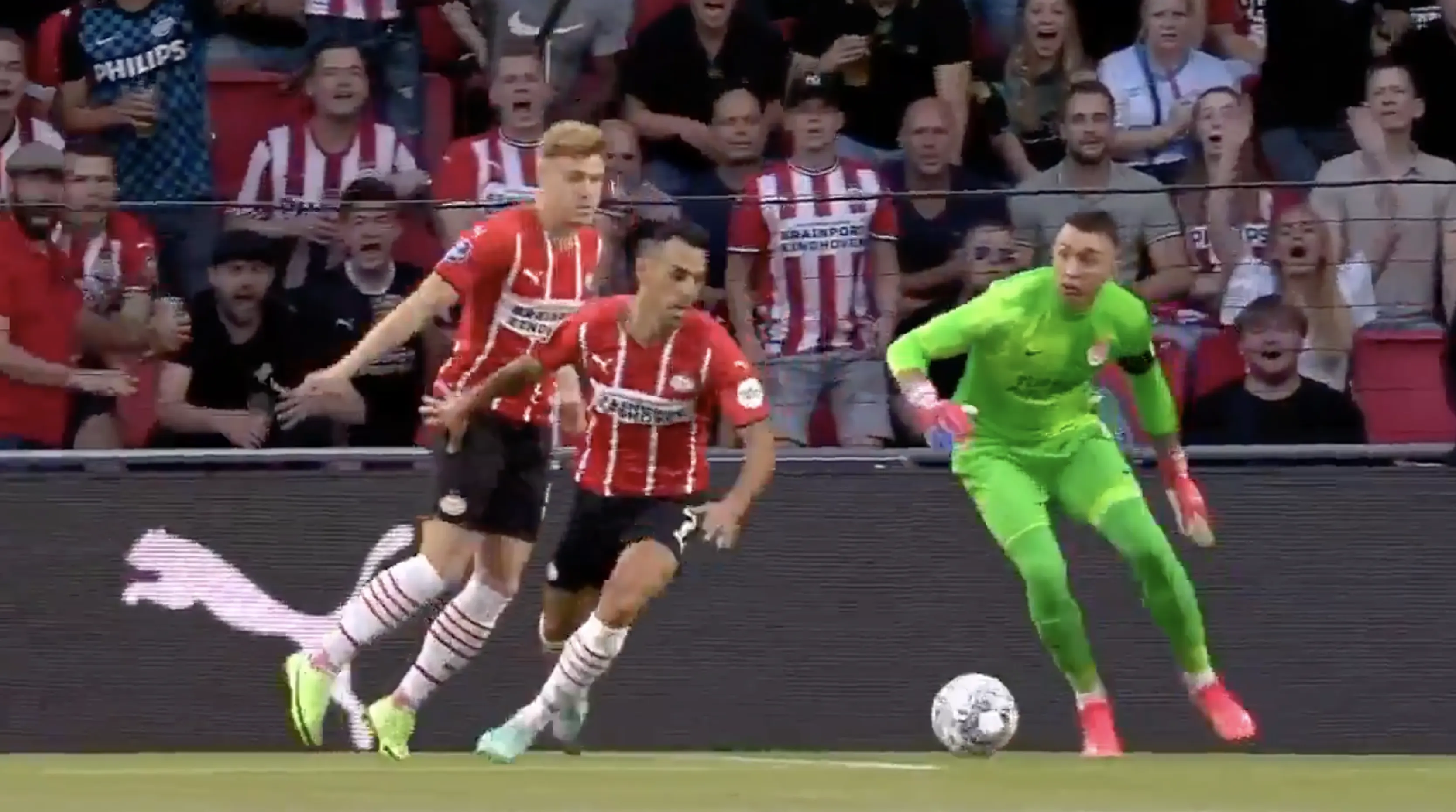VIDEOGOAL: Zahavi schiet PSV binnen 2 minuten op voorsprong