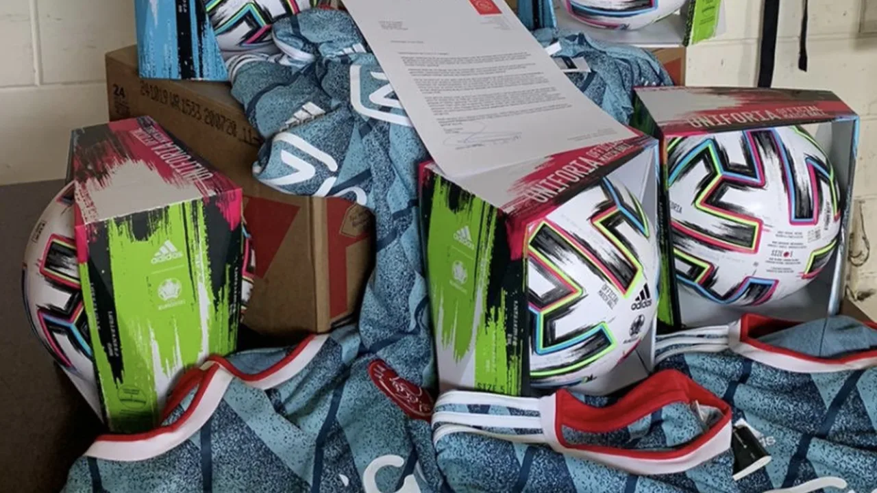 GENIAAL! Ajax reageert op 'beschuldigingen' Groningse studenten