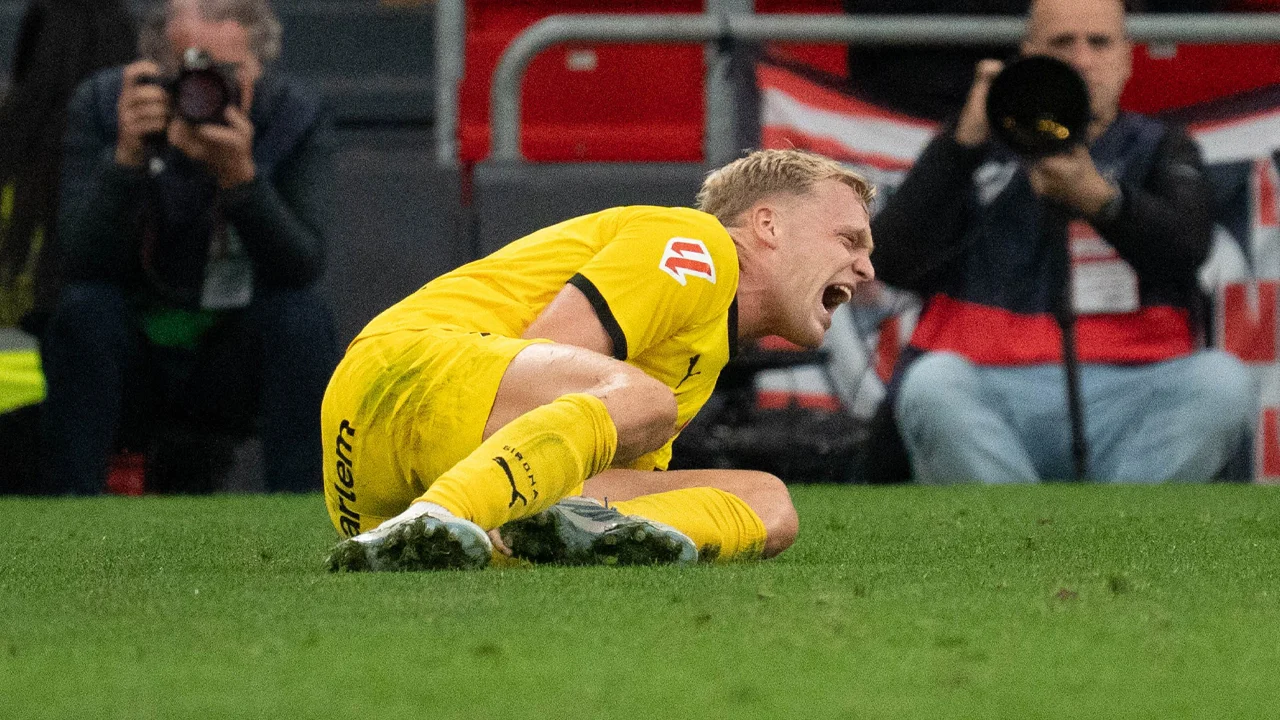 Donny van de Beek zeker zes maanden aan de kant