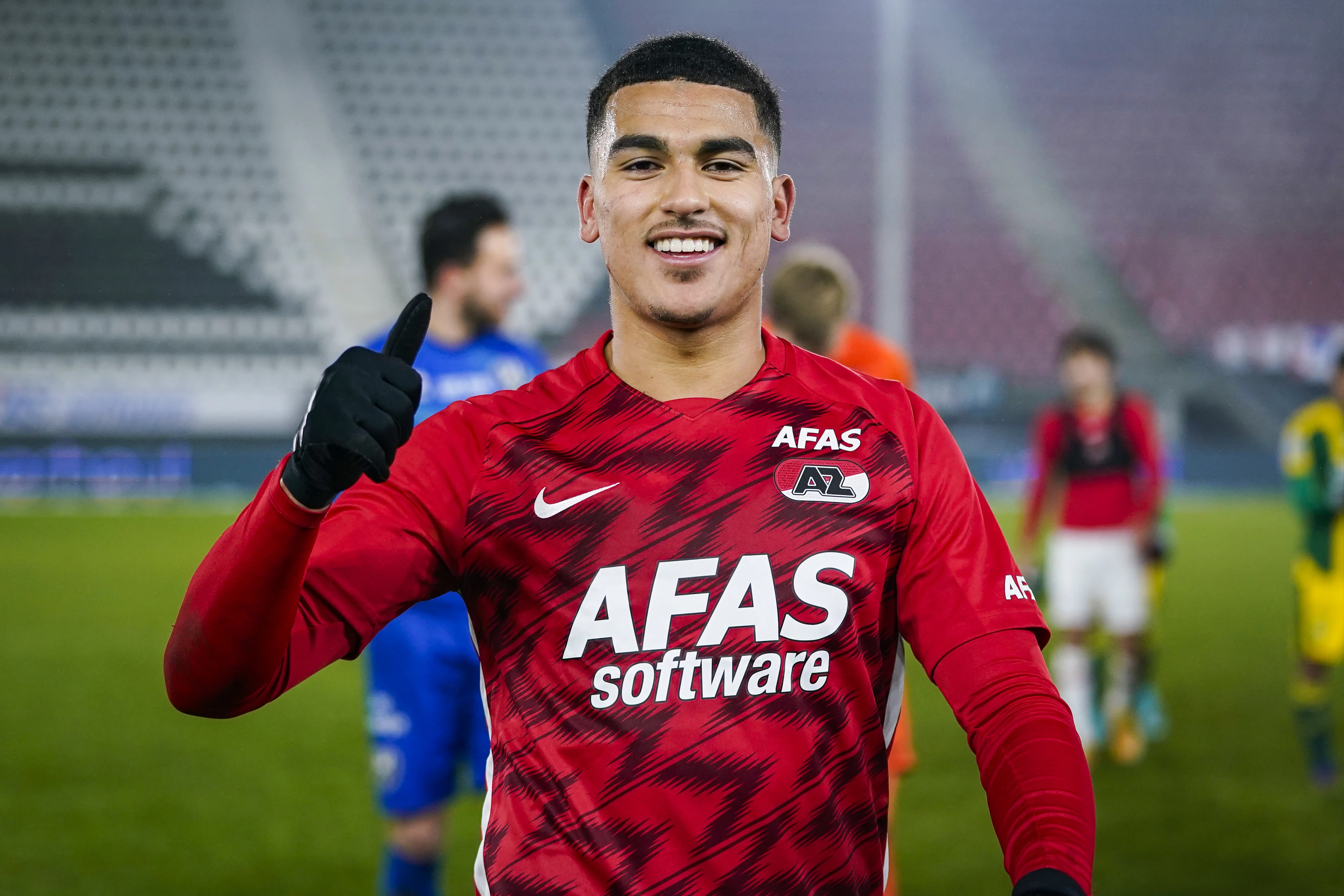 Invaller Aboukhlal redt AZ in slotfase tegen ADO Den Haag