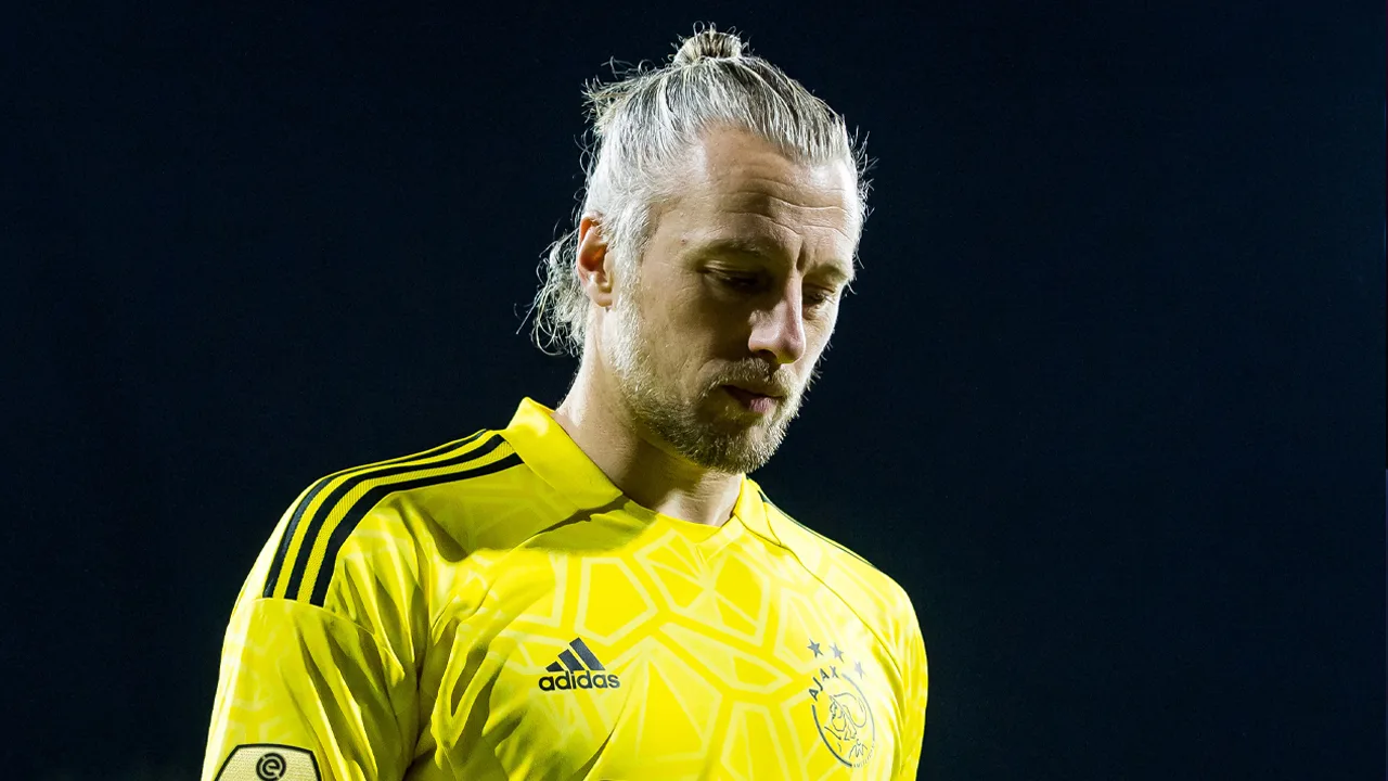 Ajax moet Remko Pasveer minimaal twee maanden missen