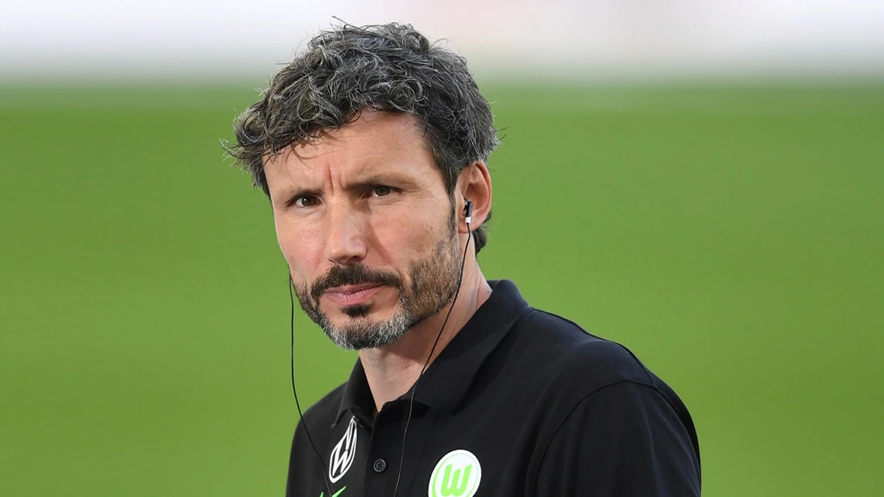 VfL Wolfsburg uit bekertoernooi gezet na fout Van Bommel