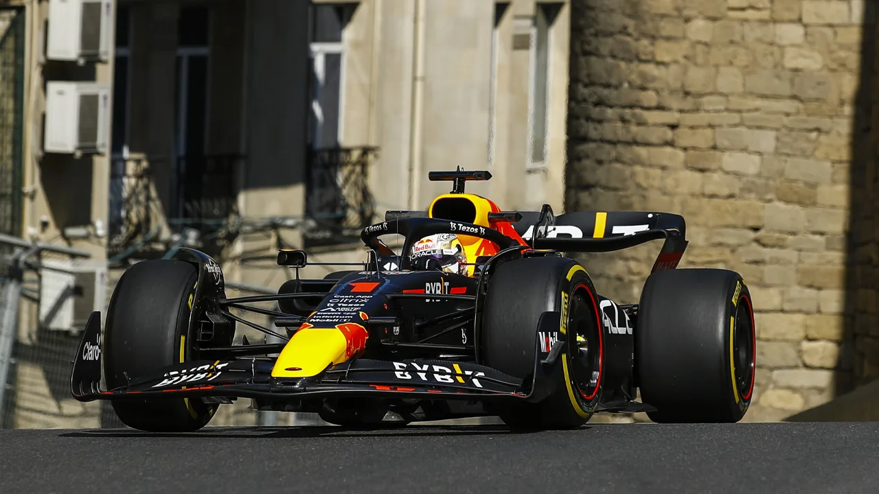 Verstappen derde in vrije training, Leclerc snelste