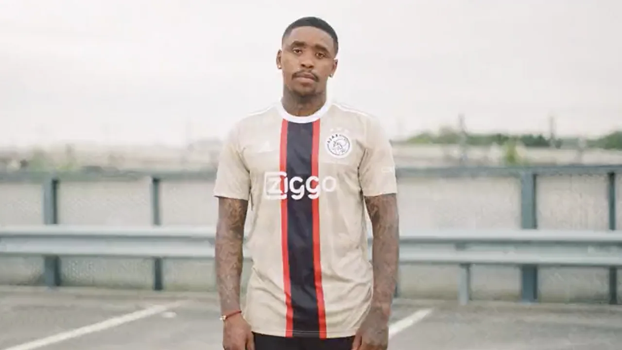 NEC reageert op Twitter met knipoog op nieuwe derde tenue Ajax