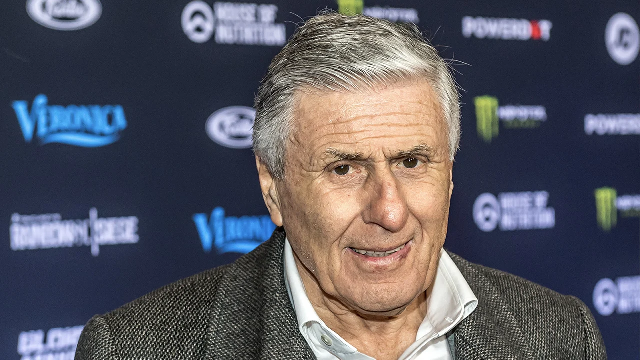 Sjaak Swart genadeloos voor amateurs: '9-0 verliezen mag niet in Ajax-shirt'