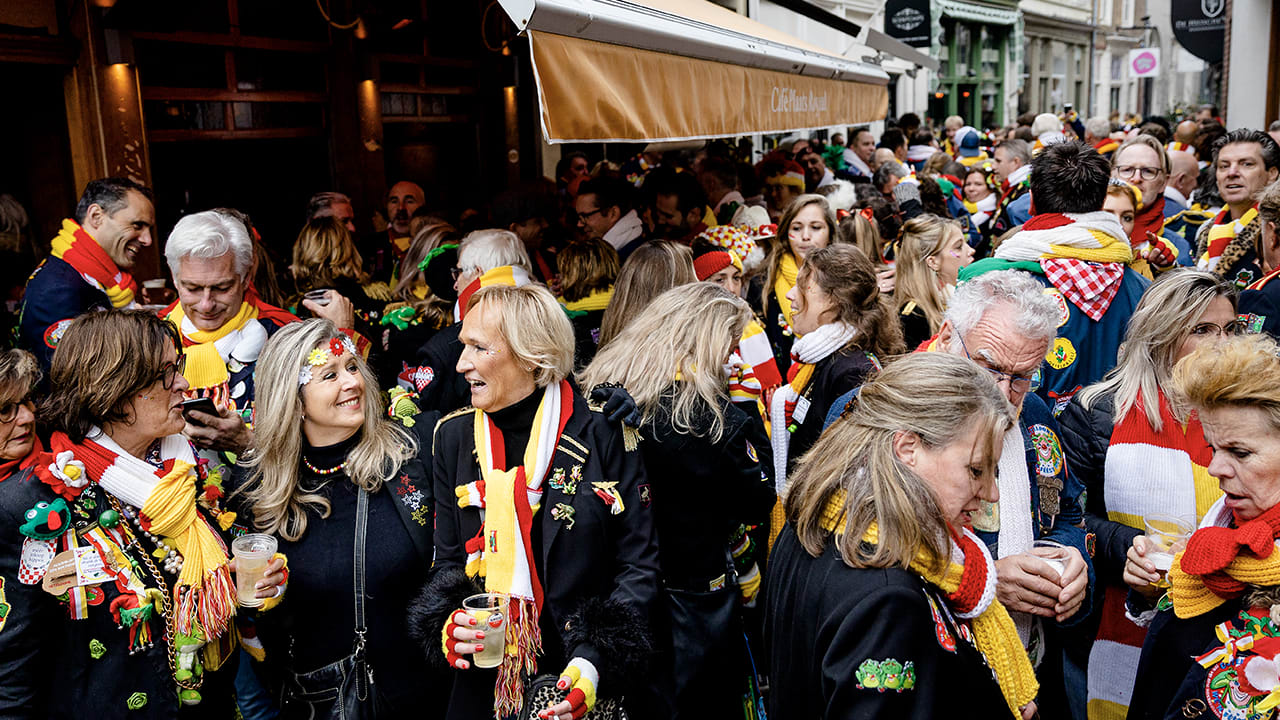 Politie dreigt met hardere acties: staking tijdens carnaval en toegang Binnenhof blokkeren