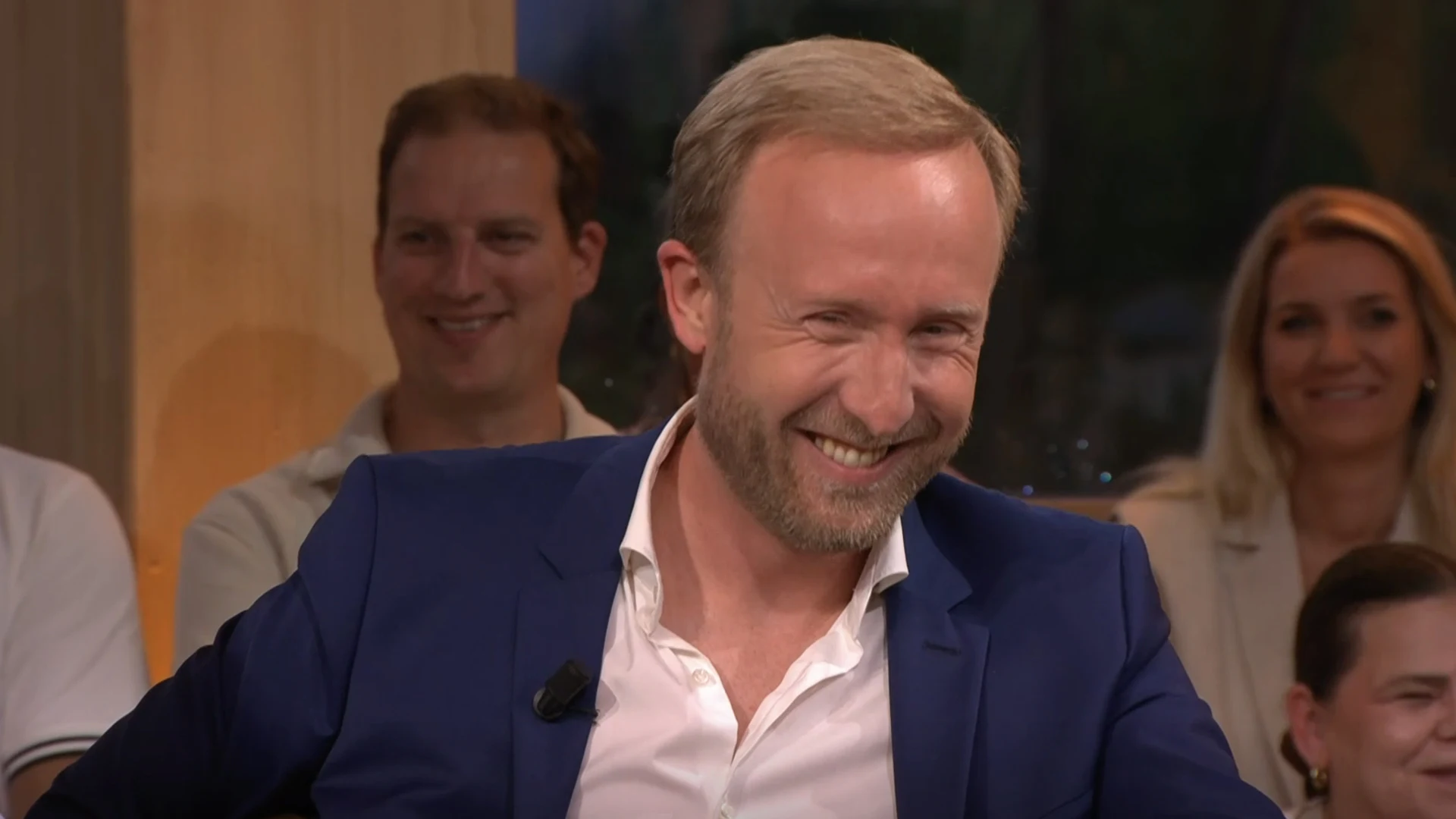 Raymond Mens krijgt opvallende vraag: 'Chap jij billen?'