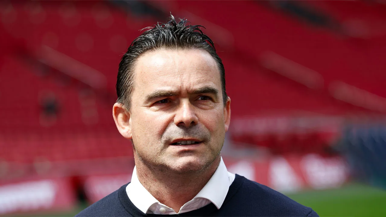 Nieuwe details over Overmars bij Ajax: 'Masturbeerde tijdens het uitwisselen van appjes'
