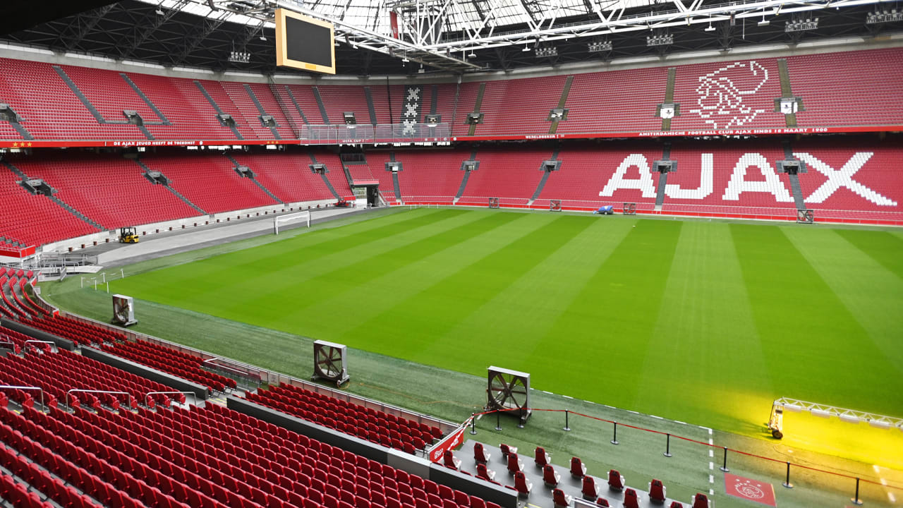 Ajax-supporters uiten frustratie: 'Wat een ellende dit, Ajax heeft geen moer te zeggen!'