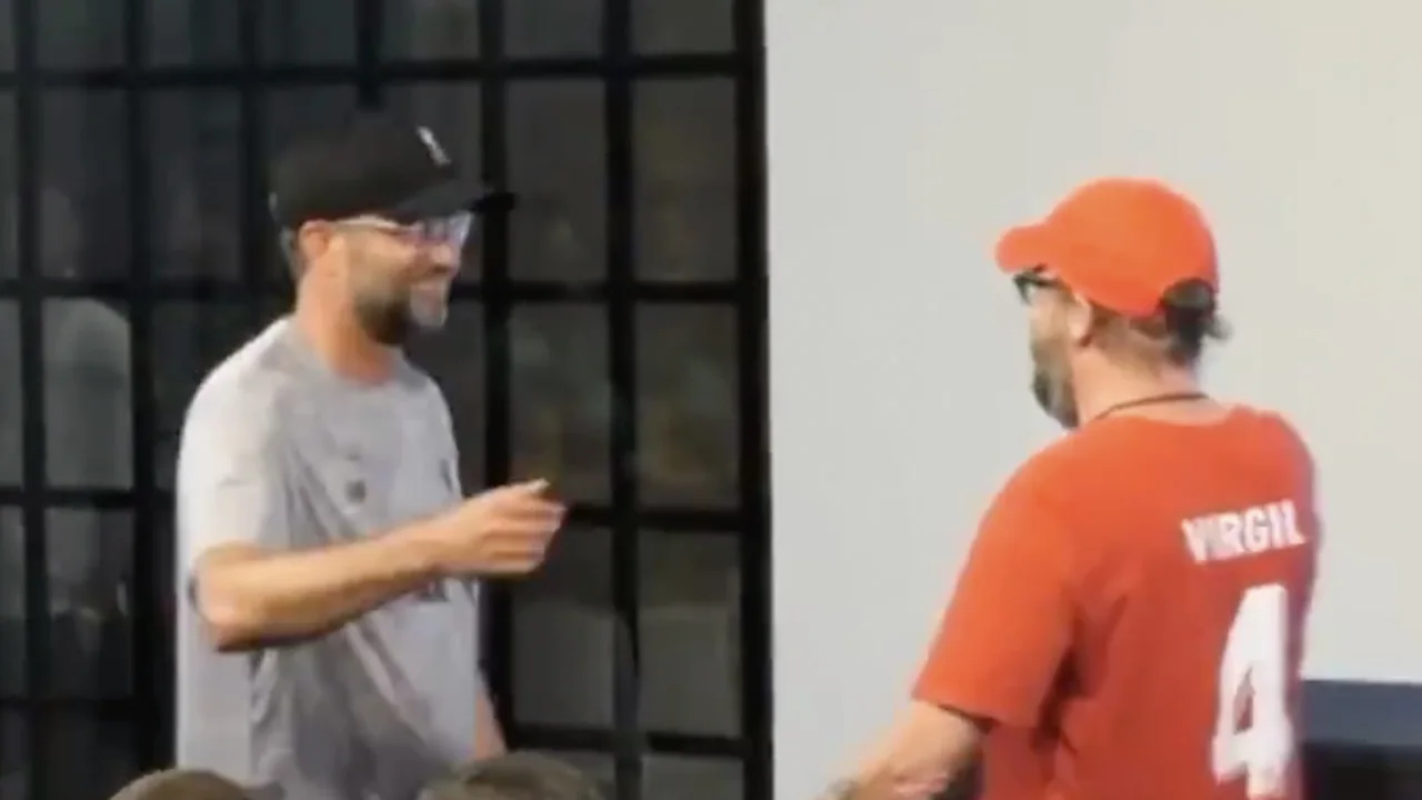 Klopp ziet look-a-like: 'You look like my f*cking doppelganger!'