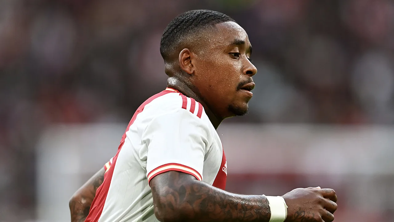 Met deze opstellingen beginnen Ajax en PSV aan de strijd om de Johan Cruijff Schaal