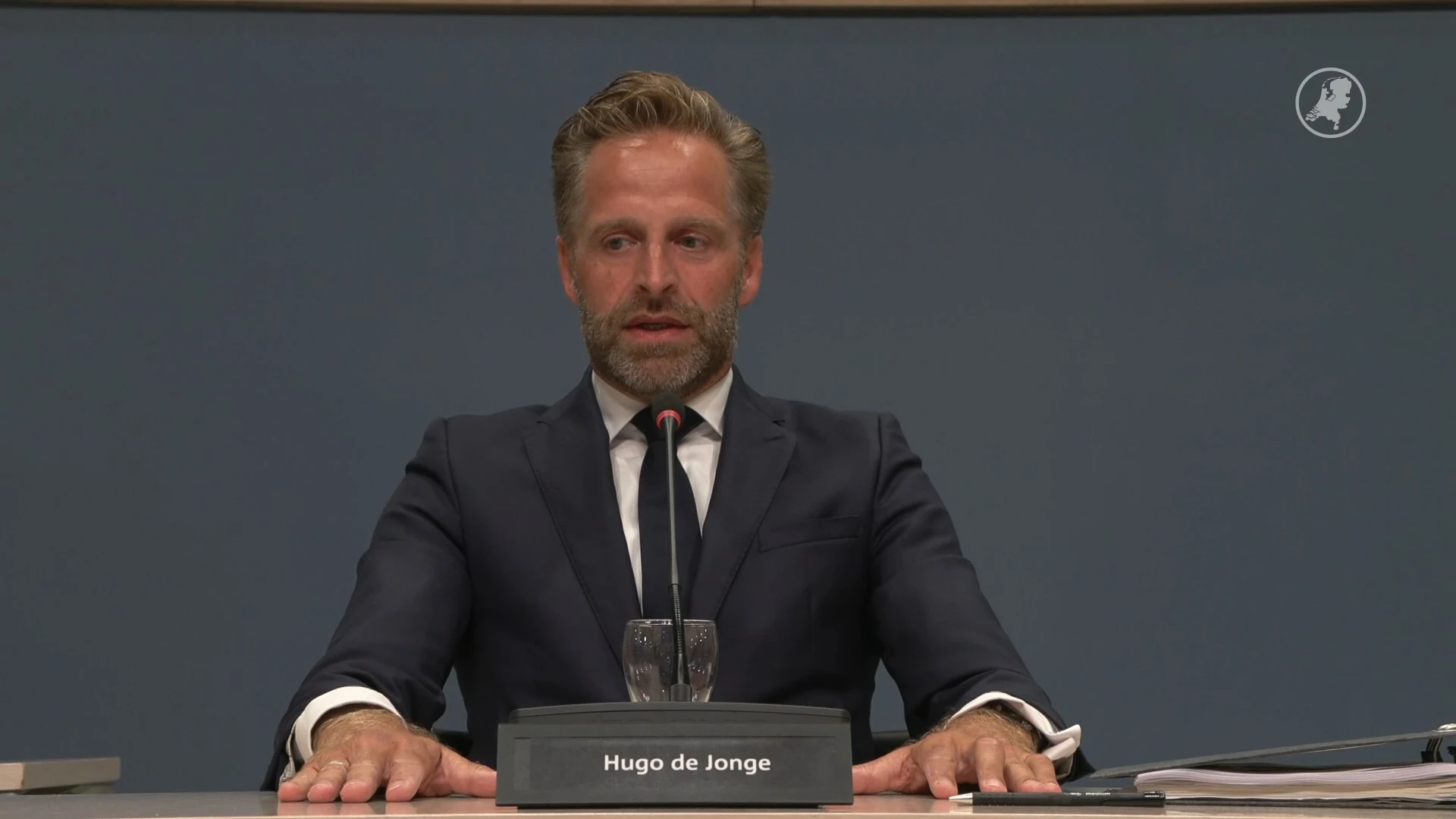 Hugo de Jonge over bezoekersverbod: 'Een van de ingrijpendste maatregelen'