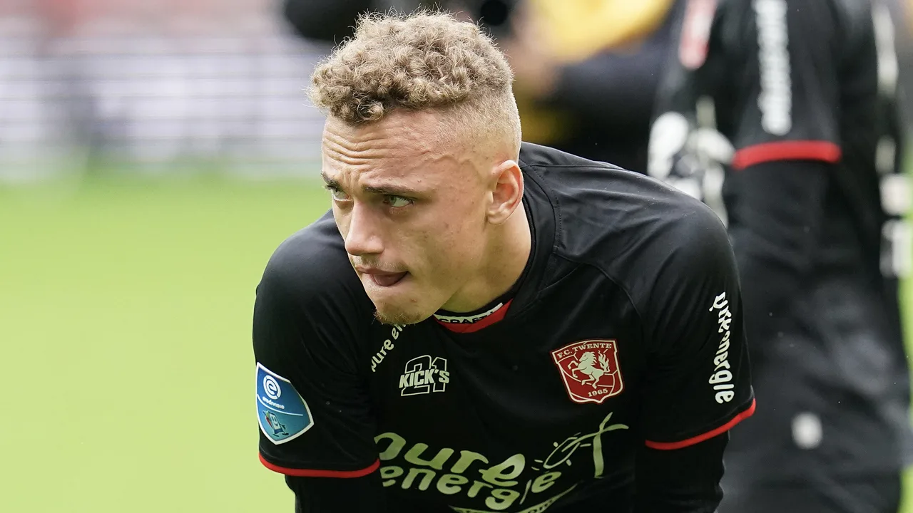 Johan maakt Noa Lang met de grond gelijk: 'Wie denkt die snotaap dat die is!?'