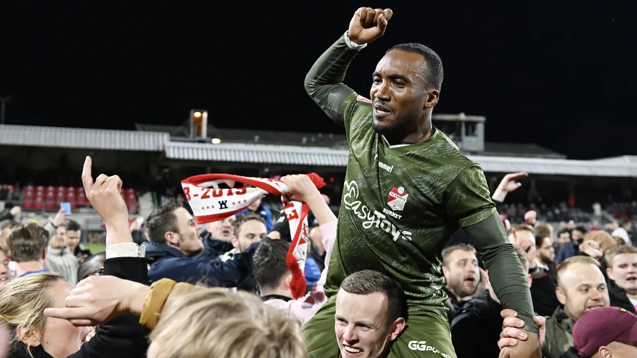 FC Emmen wint bij Dordrecht en promoveert naar Eredivisie